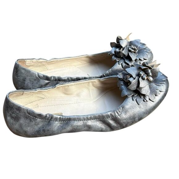 Paul Green Hailey Metallic Silver Distressed Flower Detail Ballet Flats - 7 - Picture 2 of 7